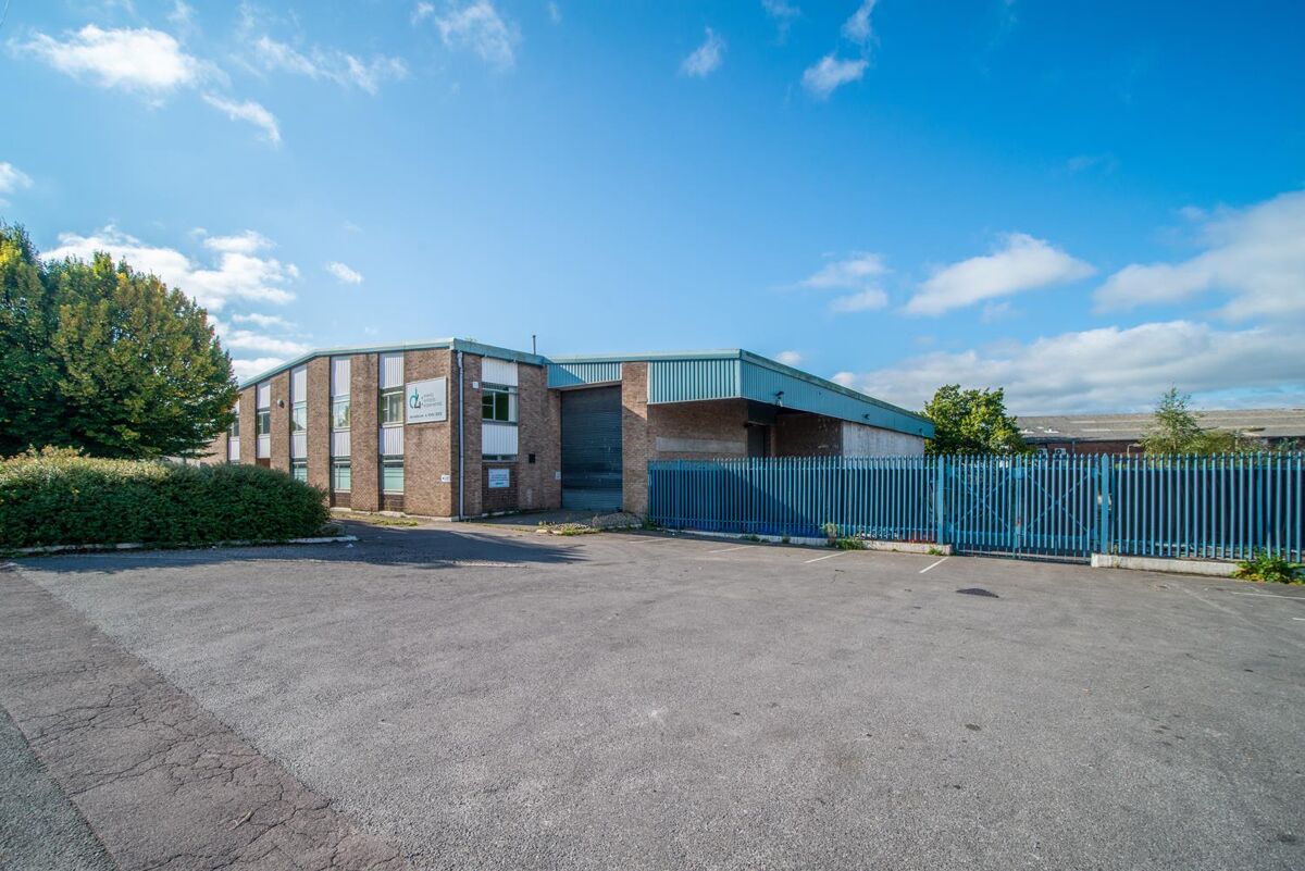 Industrial/Distribution to rent in Unit Y Stover Trading Estate, North