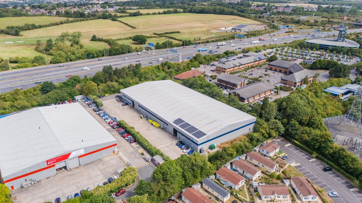 To Let - Detached warehouse with secure yard