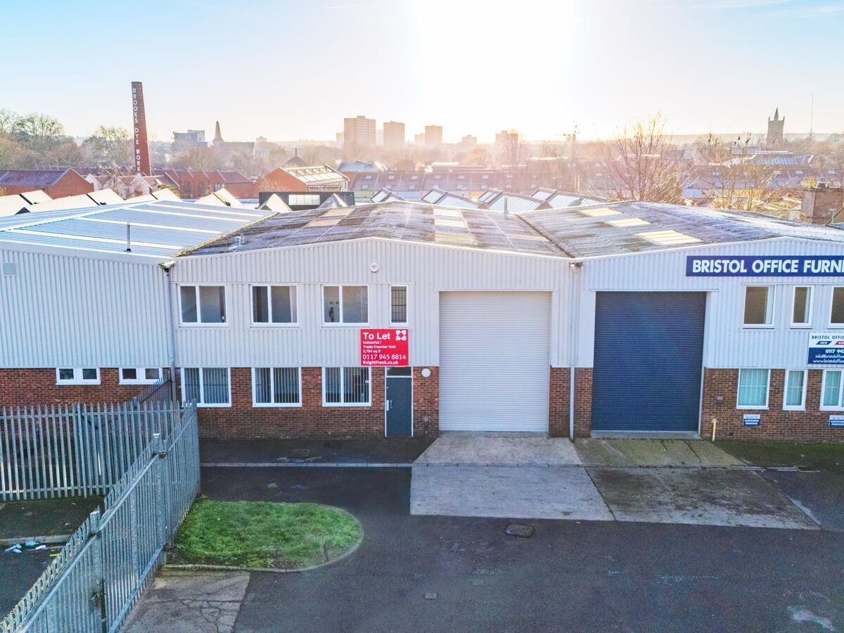 Mid-terraced trade counter/industrial unit TO LET