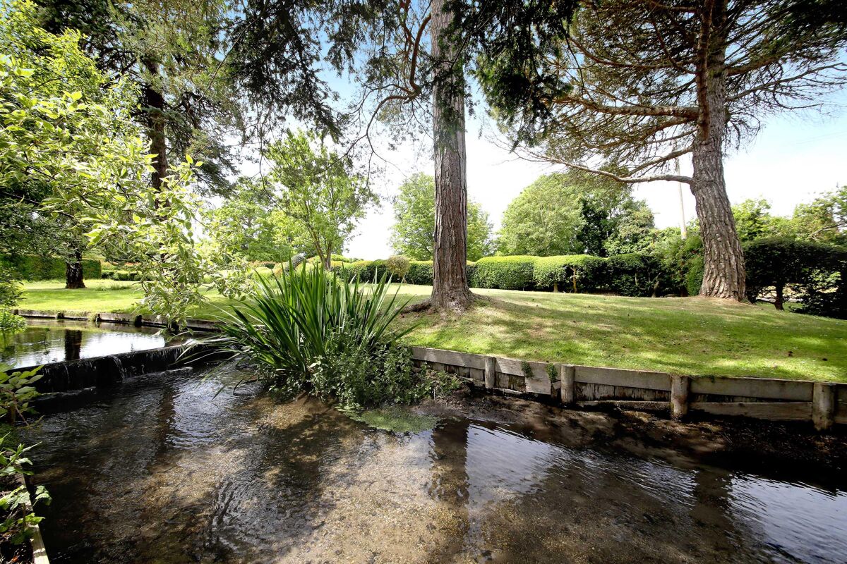 house for sale in London Road, Aston Clinton, Aylesbury