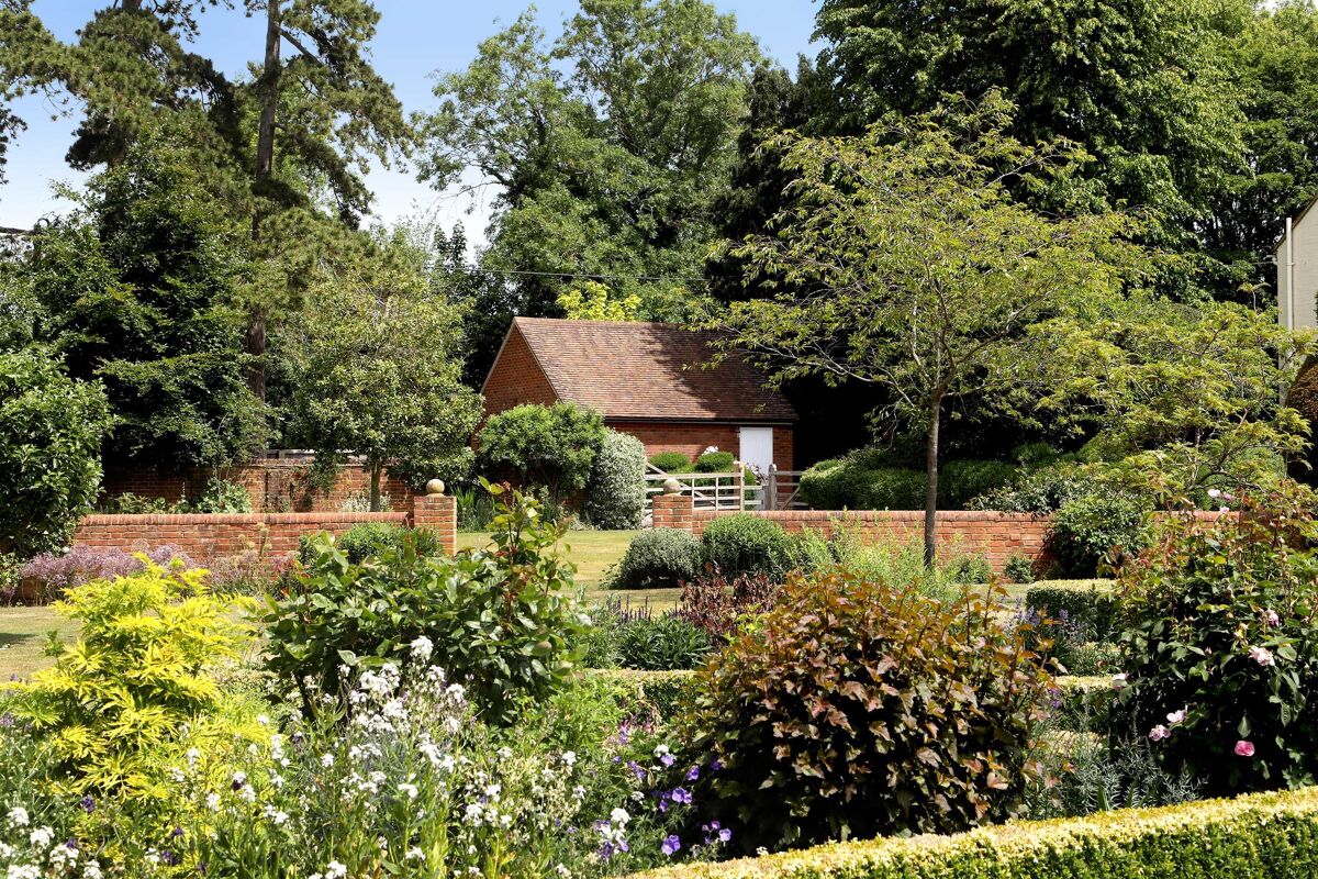 house for sale in London Road, Aston Clinton, Aylesbury