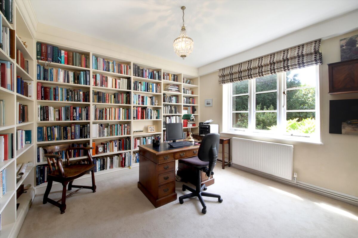 house for sale in London Road, Aston Clinton, Aylesbury