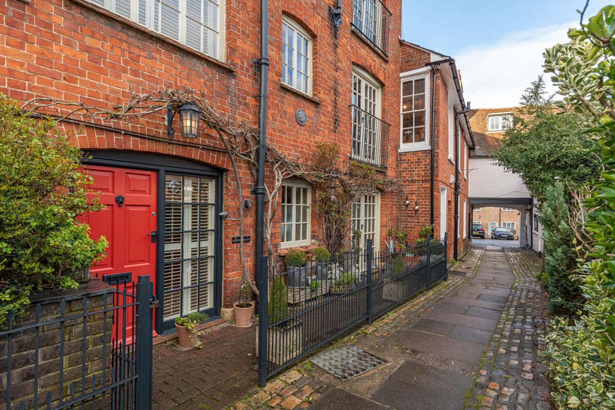 house for sale in High Street, Amersham, Buckinghamshire, HP7