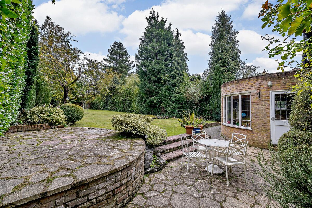 house for sale in Walkwood Rise, Beaconsfield, HP9 BCN012069095