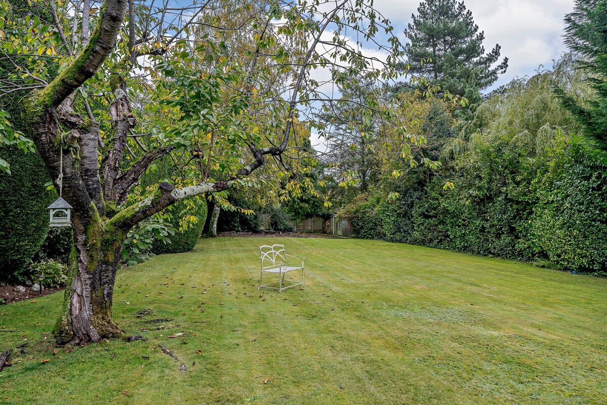 house for sale in Walkwood Rise, Beaconsfield, HP9 BCN012069095