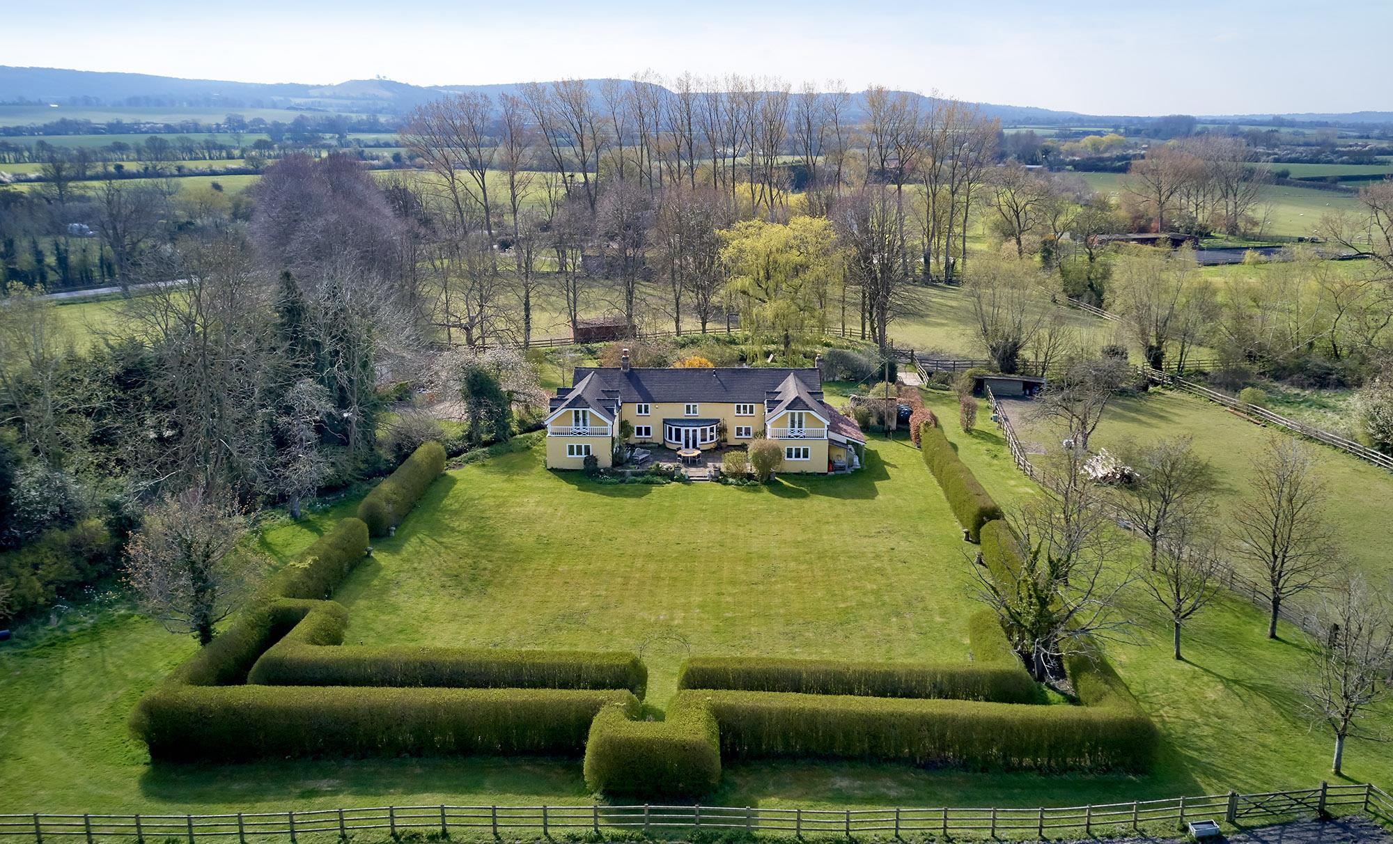 Country properties, land & Farms for sale or rent UKLandandFarms.co.uk