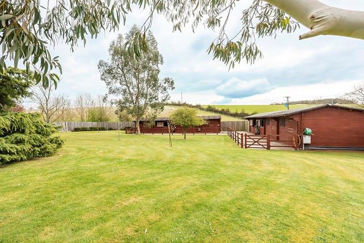 farm/estate for sale in Cholesbury, Hertfordshire, HP23 BCN012135209