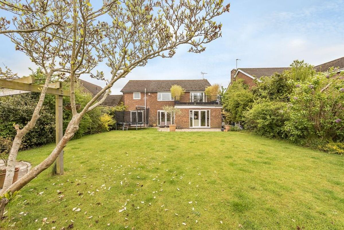 house for sale in Hollyfield Close, Tring, Hertfordshire, HP23 BCN012167861 Knight Frank