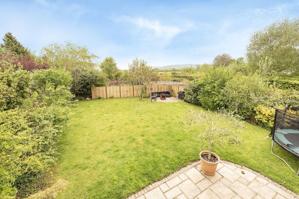 house for sale in Hollyfield Close, Tring, Hertfordshire, HP23 BCN012167861 Knight Frank