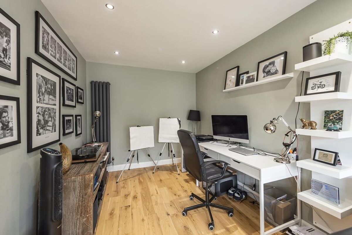 house for sale in Hollyfield Close, Tring, Hertfordshire, HP23 BCN012167861 Knight Frank