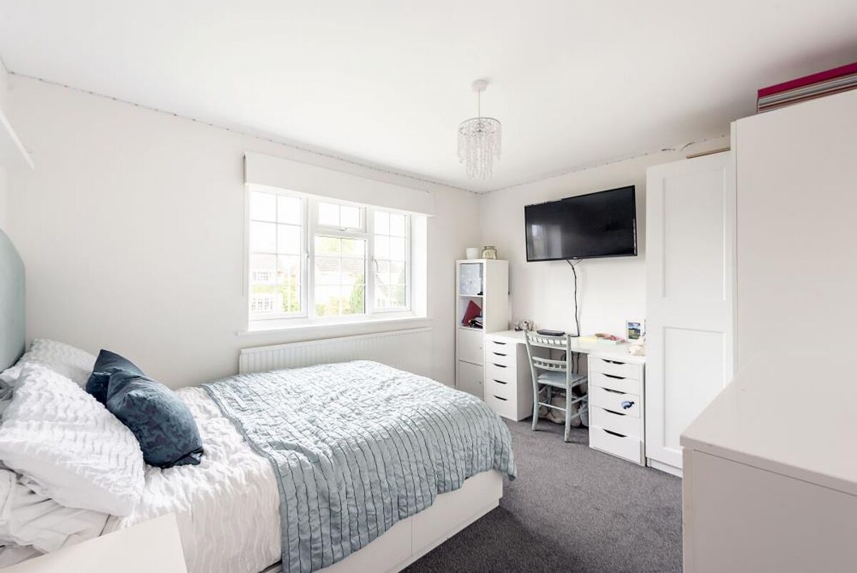 house for sale in Hollyfield Close, Tring, Hertfordshire, HP23 BCN012167861 Knight Frank