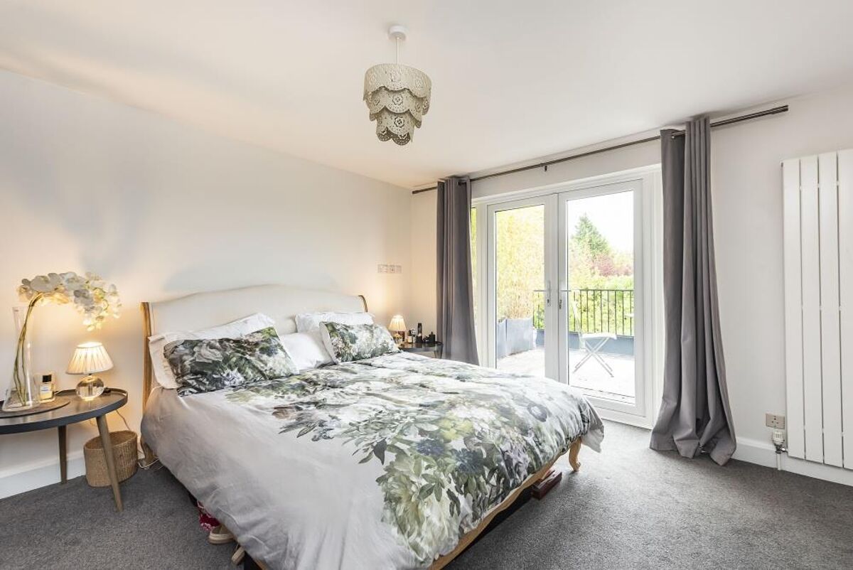 house for sale in Hollyfield Close, Tring, Hertfordshire, HP23