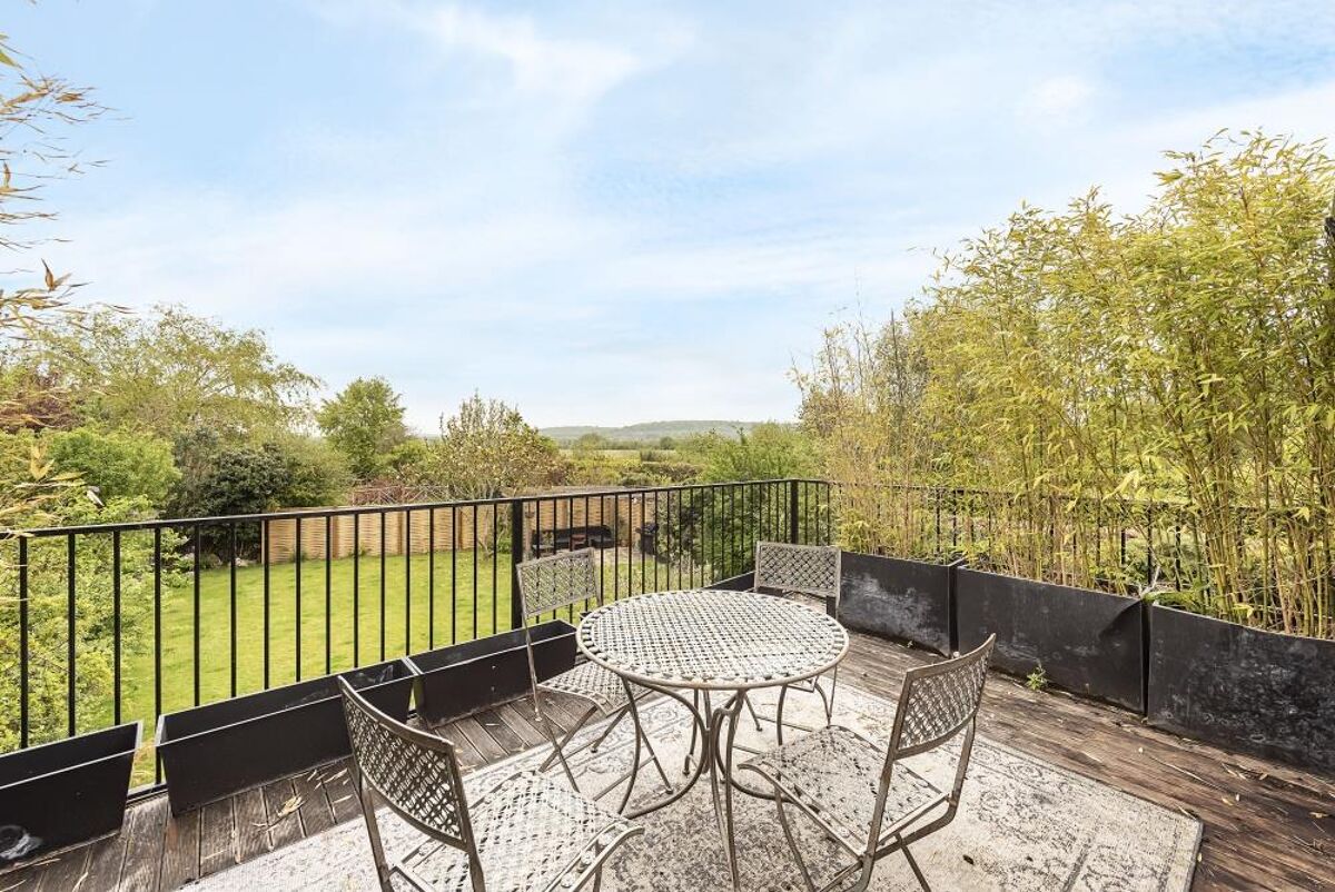 house for sale in Hollyfield Close, Tring, Hertfordshire, HP23