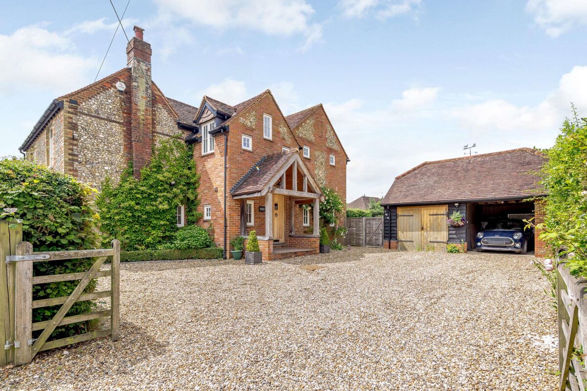 house for sale in Village Road, Ballinger, Great Missenden, HP16 BCN012170387 Knight Frank