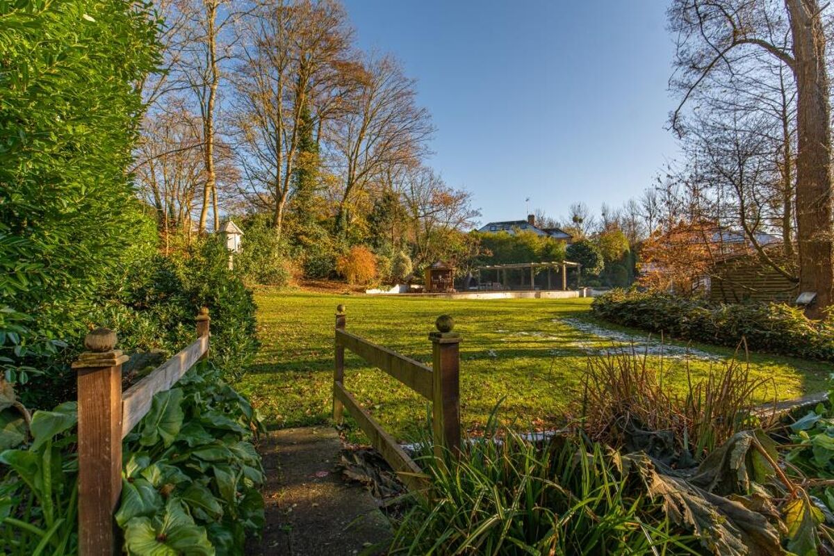 house for sale in Horseshoe Hill, Littleworth Common, Burnham Beeches