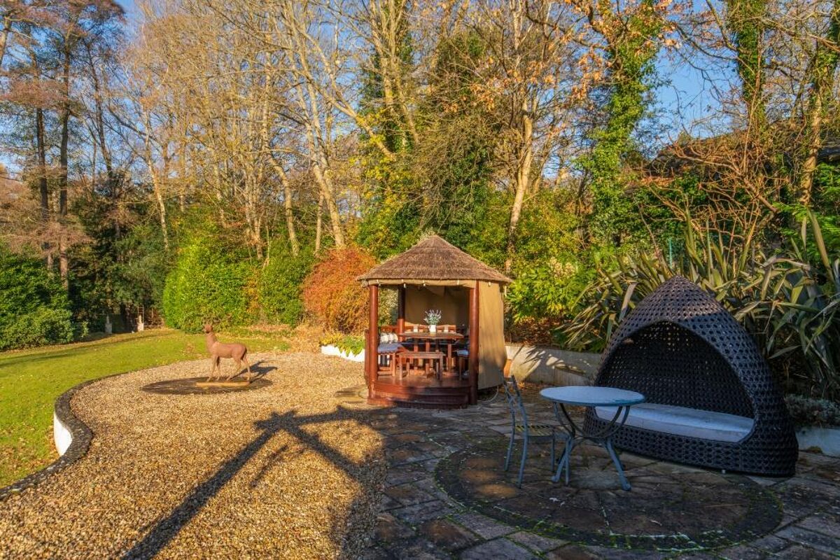 house for sale in Horseshoe Hill, Littleworth Common, Burnham Beeches