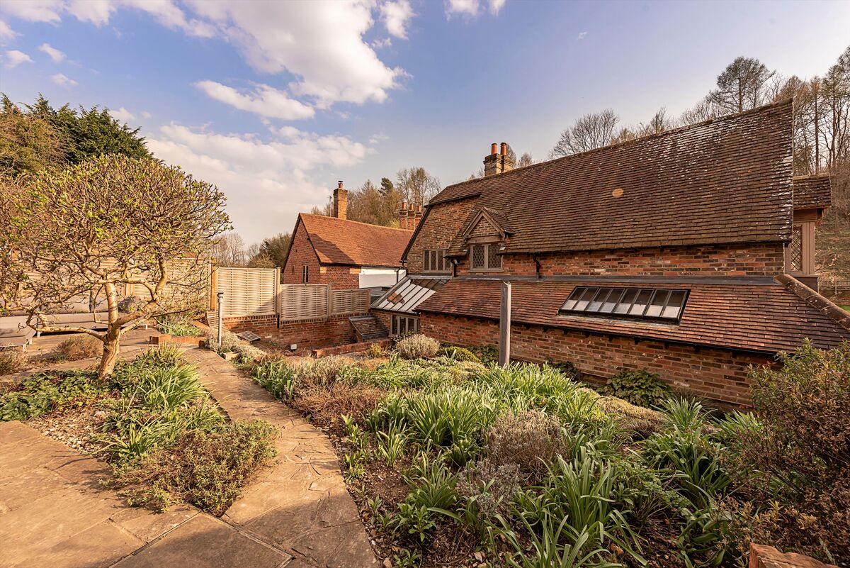 house for sale in Frithsden Gardens, Frithsden, Hemel Hempstead