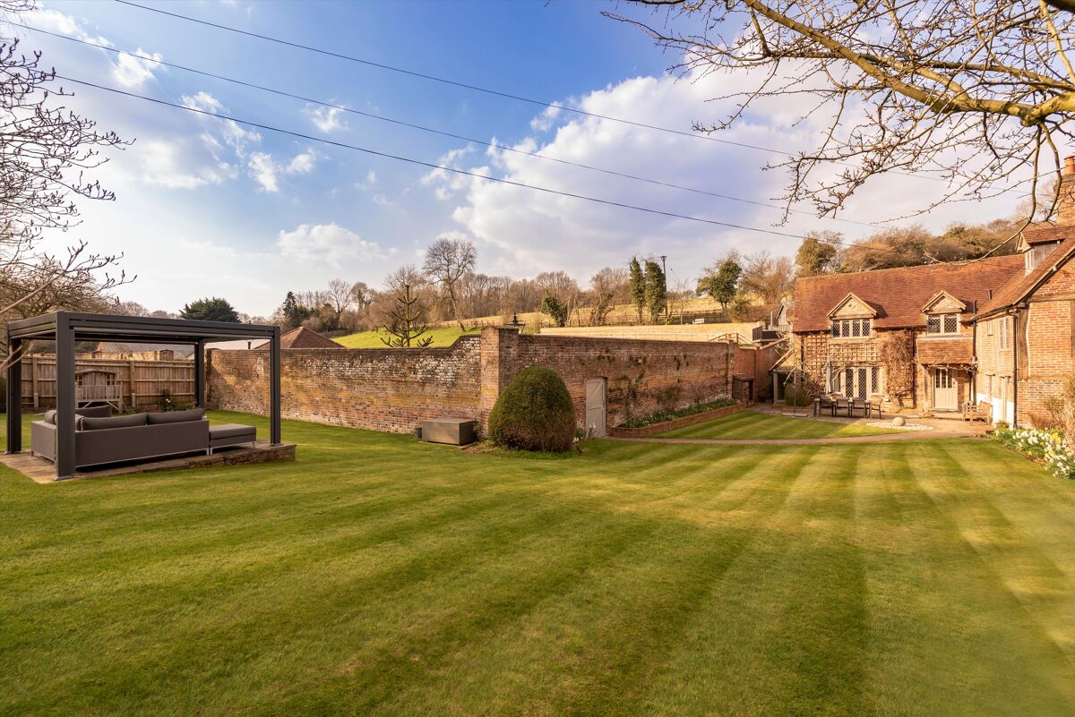 house for sale in Frithsden Gardens, Frithsden, Hemel Hempstead