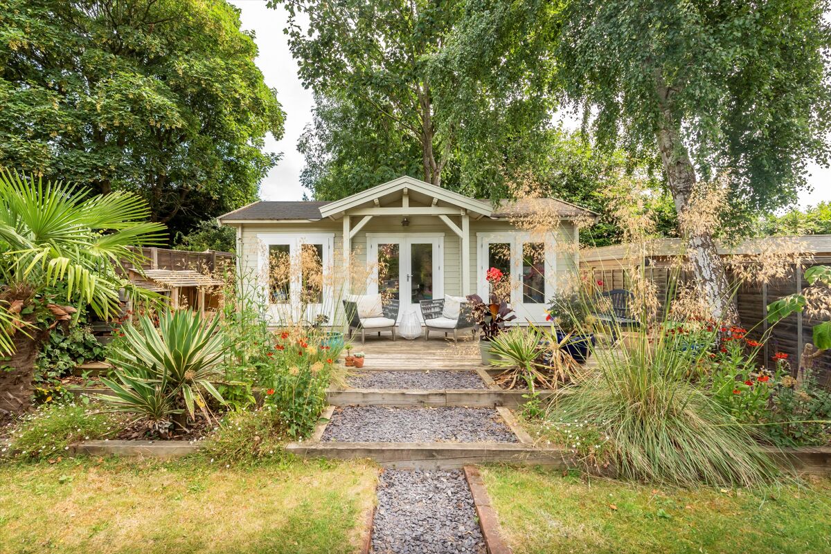 house for sale in Lakes Lane, Beaconsfield, HP9 BCN012279974 Knight