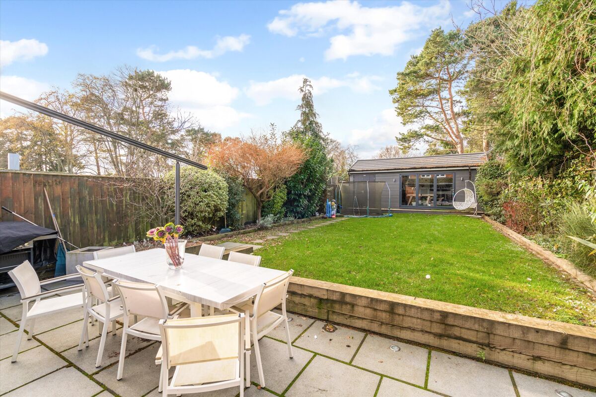 house for sale in Lakes Lane, Beaconsfield, HP9 BCN012334249 Knight