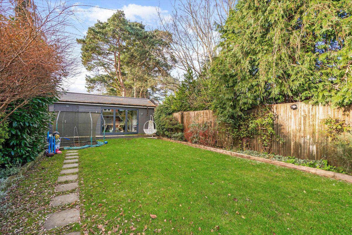 house for sale in Lakes Lane, Beaconsfield, HP9 BCN012334249 Knight