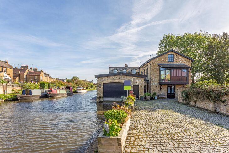 Picture of Castle Wharf, Berkhamsted, Herts, HP4