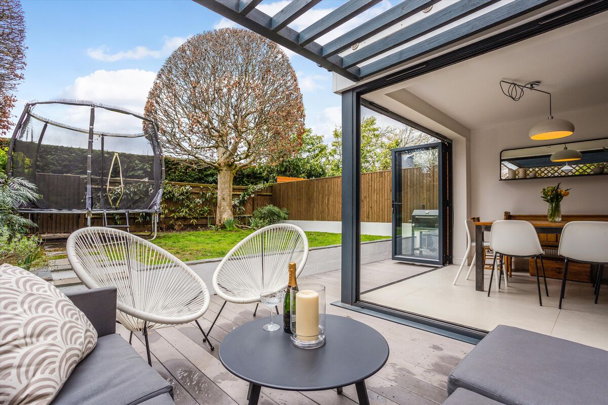 house for sale in Crossways, Beaconsfield, HP9 BCN012391956 Knight