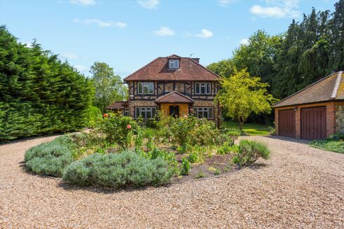 Picture of 8 bedroom house for sale.