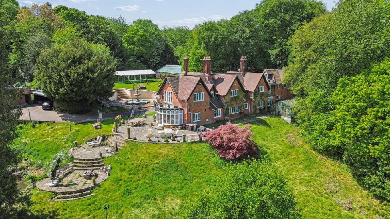 Image of Clappins Lane, North Dean, High Wycombe, Buckinghamshire HP14