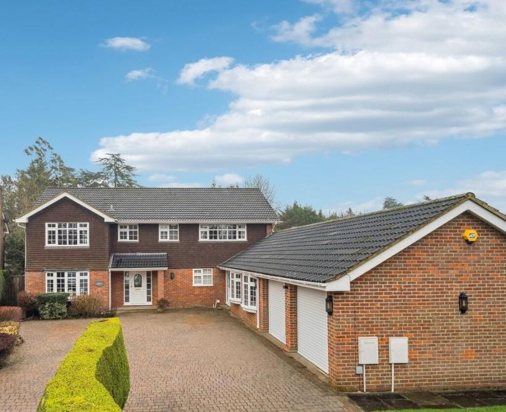 Image of Manor Close, Penn, High Wycombe, Buckinghamshire HP10