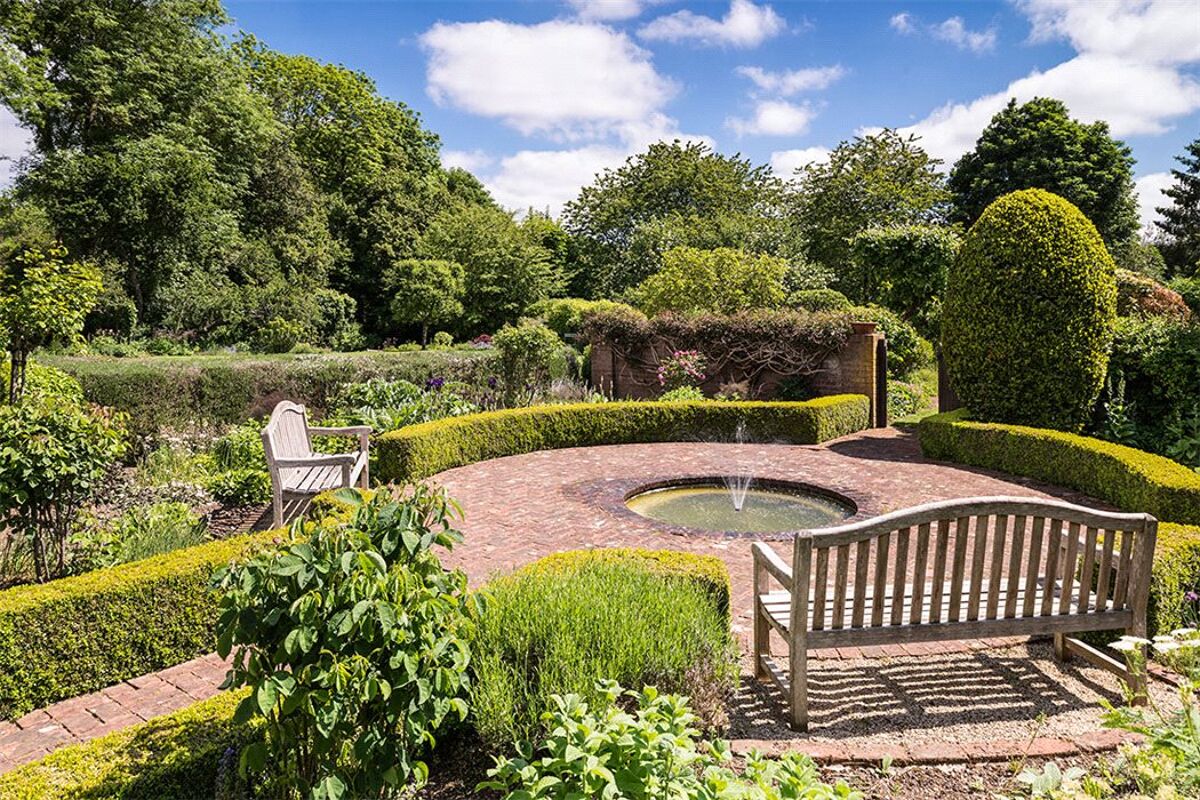 house for sale in Beacon Hill, Penn, High Buckinghamshire