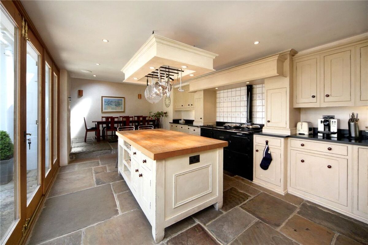 house for sale in Wendover Road, Butlers Cross, Buckinghamshire, HP17 BCN160283 Knight Frank house for sale in Wendover Road, Butlers Cross, Buckinghamshire, HP17 BCN160283 Knight Frank