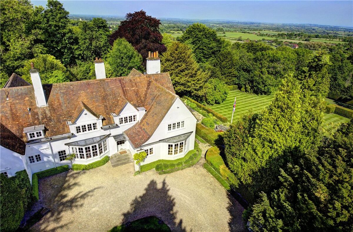 house for sale in Wendover Road, Butlers Cross, Buckinghamshire, HP17 BCN160283 Knight Frank house for sale in Wendover Road, Butlers Cross, Buckinghamshire, HP17 BCN160283 Knight Frank