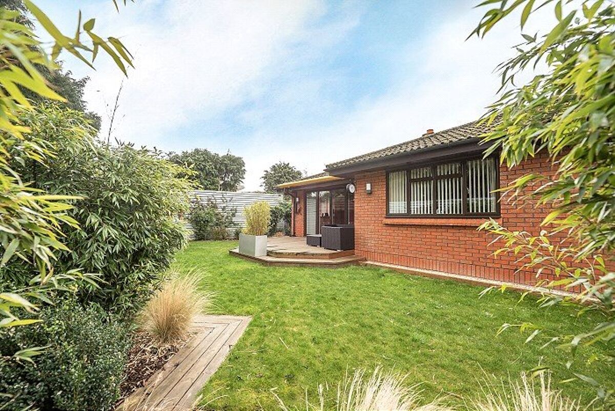 house for sale in Slough Road, Iver, SL0 BCN170285 Knight Frank