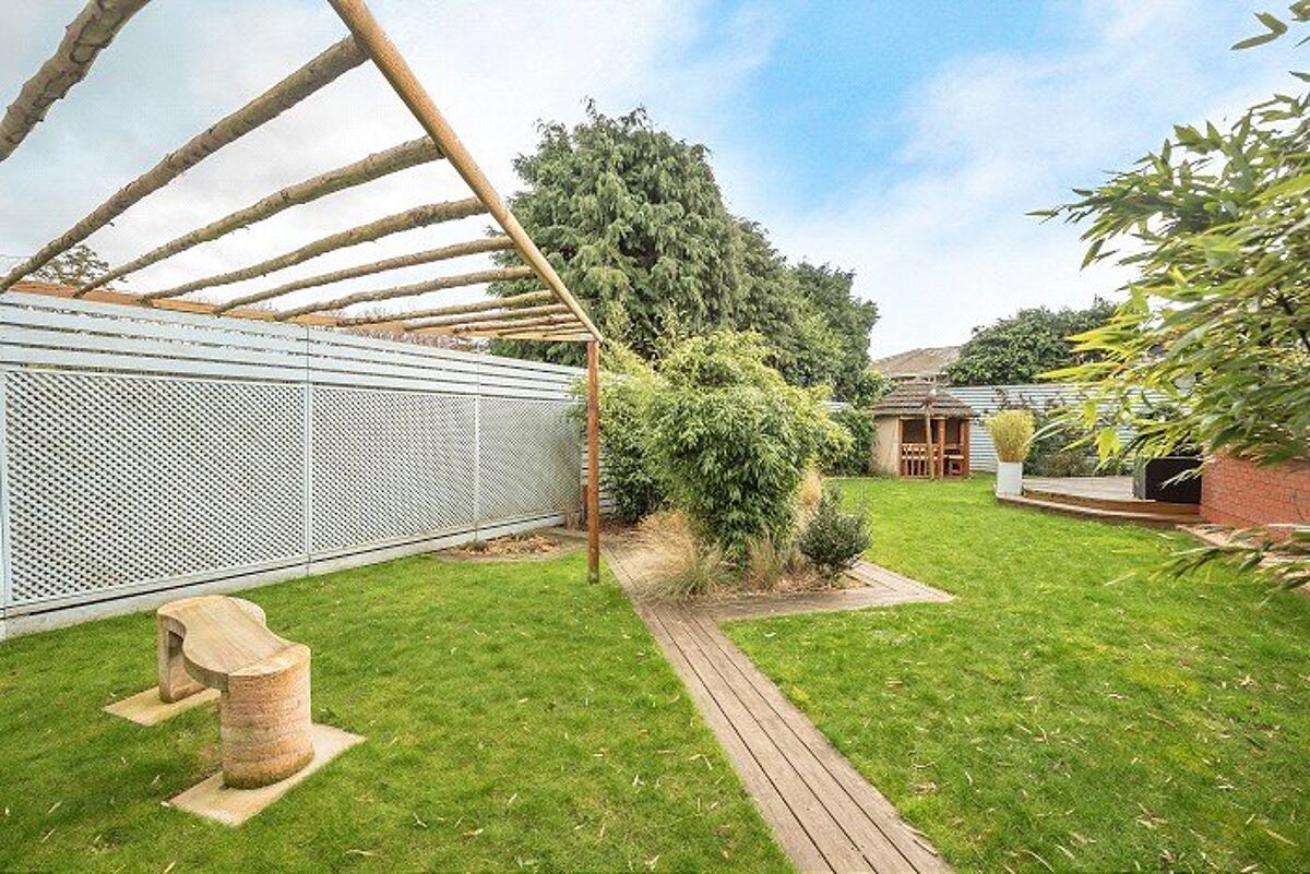 house for sale in Slough Road, Iver, SL0 BCN170285 Knight Frank