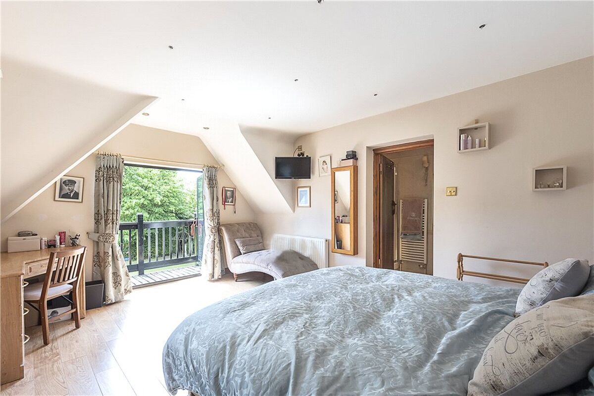 house for sale in Chipperfield Road, Kings Langley, Hertfordshire, WD4