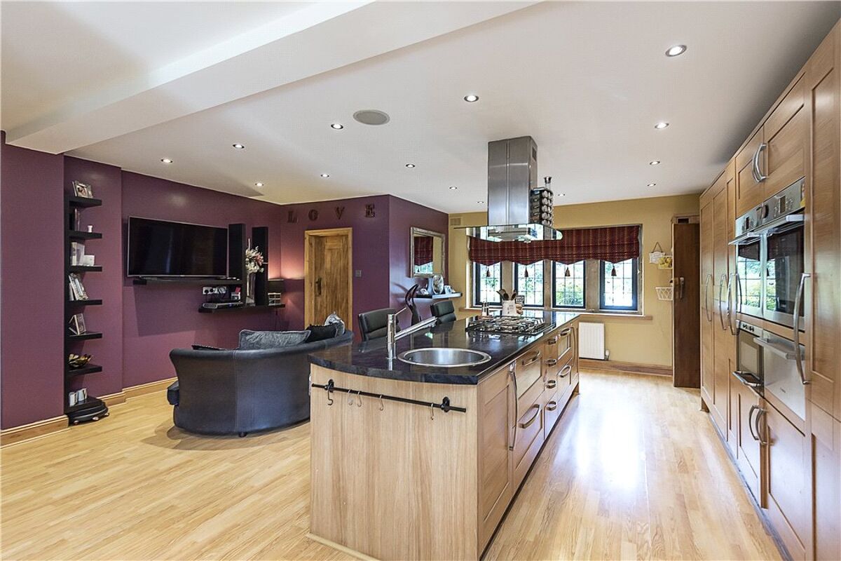 house for sale in Chipperfield Road, Kings Langley, Hertfordshire, WD4