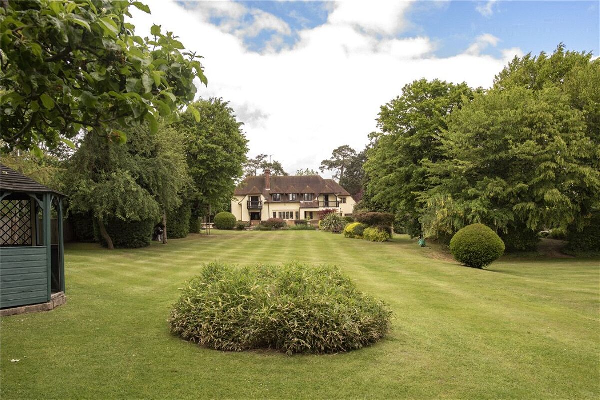 house for sale in Chipperfield Road, Kings Langley, Hertfordshire, WD4