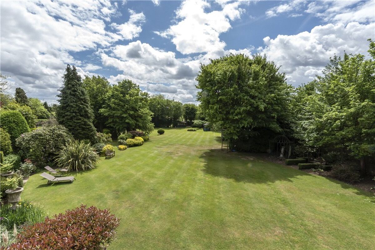 house for sale in Chipperfield Road, Kings Langley, Hertfordshire, WD4