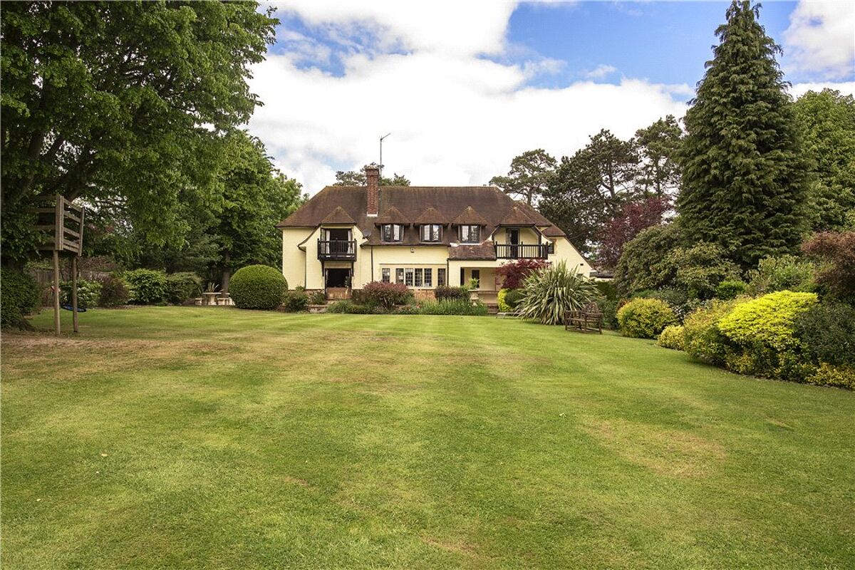 house for sale in Chipperfield Road, Kings Langley, Hertfordshire, WD4