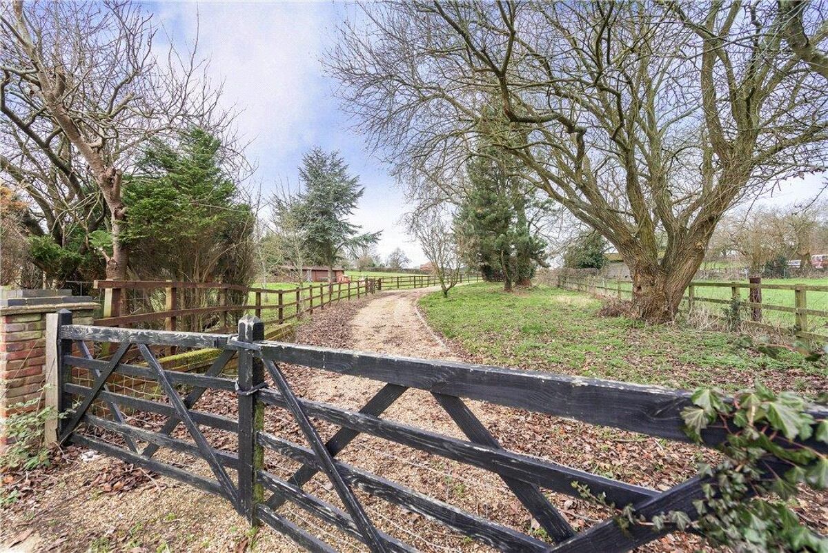 house for sale in Windmill Lane, Widmer End, High