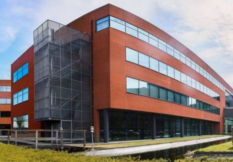 Picture of 74 - 1,756 sqm Office DE MOT, for rent.