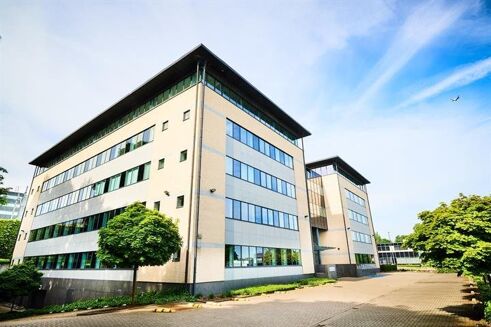 Picture of 93 - 5,623 sqm Office PARK STATION, for rent.