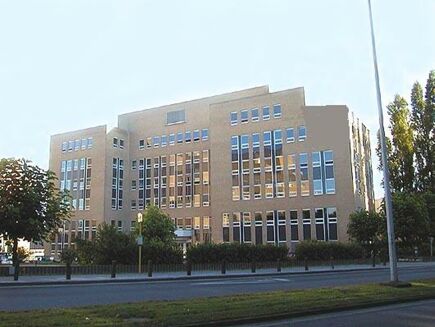 Picture of 63 - 615 m² Bureau TRIOMPHE 173, for rent.