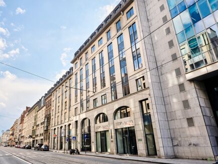 Picture of 697 - 1 563 m² Bureau ROYAL CENTER, for rent.