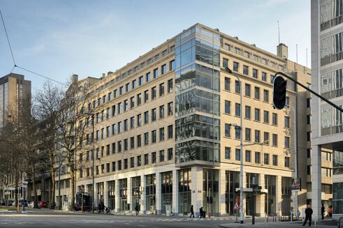 Picture of 402 - 5 375 m² Bureau ROYAL PLAZA, for rent.