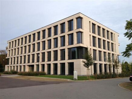 Picture of 178 - 2 010 m² Maison for rent.