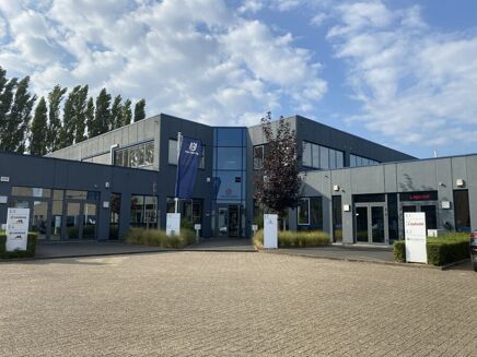 Picture of 123 - 469 m² Industriel PLANET II, for rent.