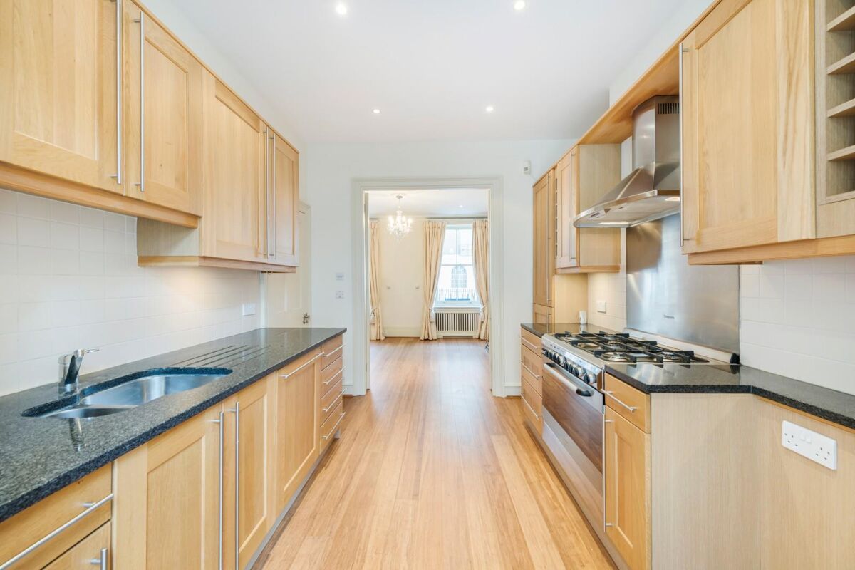 house to rent in Eaton Terrace, London, SW1W BEQ012105851 Knight Frank