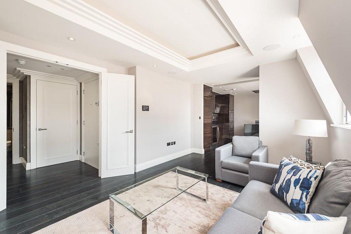 flat to rent in Chantrey House, Eccleston Street, Belgravia, London
